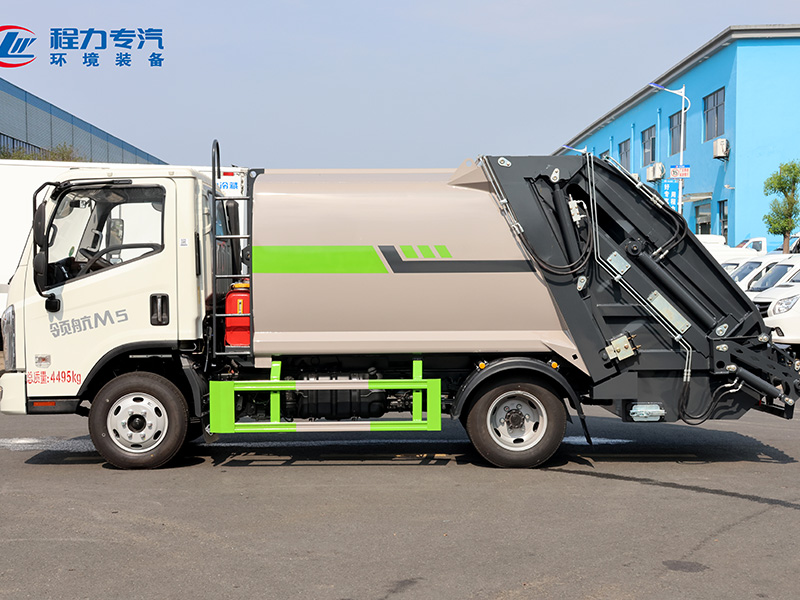 藍(lán)牌中馬力最大-5.8方壓縮垃圾車
